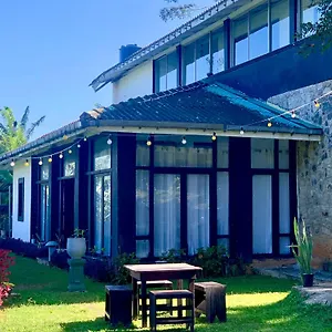 Miracle Trail Hostel Kandy